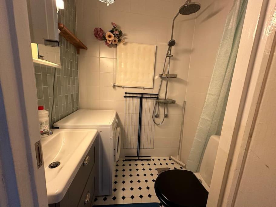 Leilighet Kodikas Ja Supermukava Asunto Metron Vieressae! Smart Tv, Nopea Netti, 5 Minuuttia Keskustaan! Helsingfors